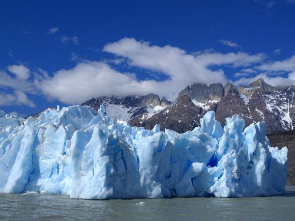 Discover Glacier Grey Patagonia: A 4K Visual Adventure in 360°